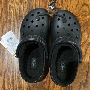 New Black lined Crocs. US men size 5/women size 7